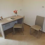 公寓 And *